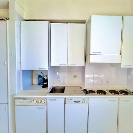Seafront One Bedroom In Appartement *
