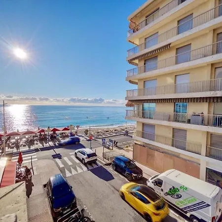 Apartmán Seafront One Bedroom In *